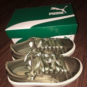 Olive green satin pumas